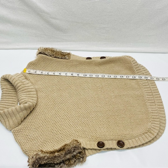 Aspen Kids Size M Tan Knit Turtleneck Poncho Sweater w/Buttons Faux Fur Trim - Picture 12 of 15